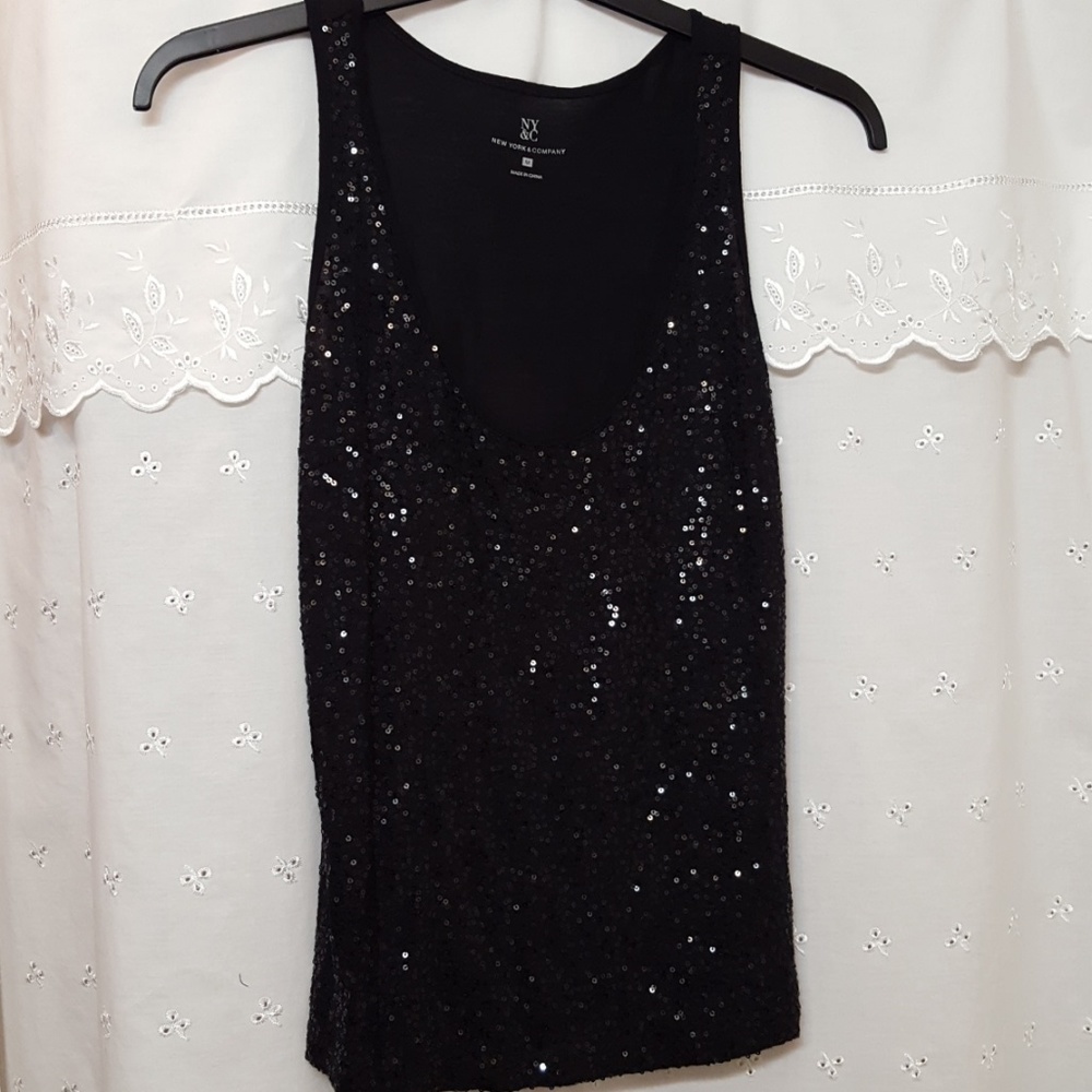 SALE 🏵 New York and Company size M tank